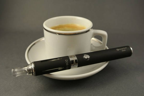 Chcete přestat kouřit, ale nedaří se vám to? Přesedlejte na e-cigaretu!