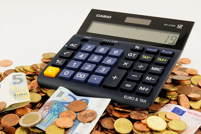 Stále platíte za svůj běžný účet? Proč? Standard je bez poplatků?