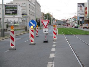 Kde se kupují dopravní značky? Přece na internetu